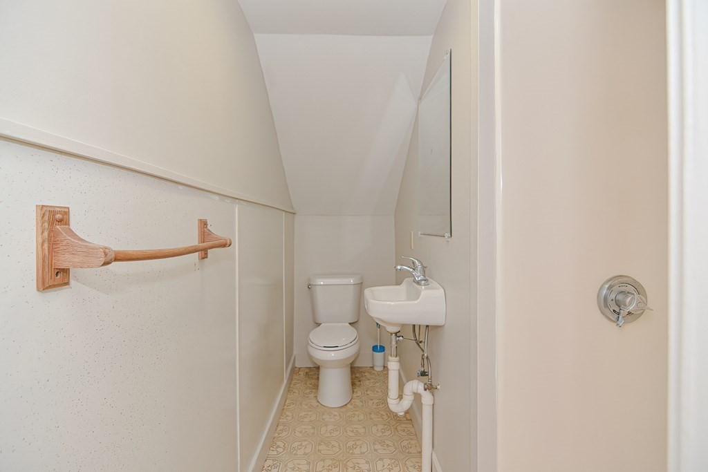 476 Old County Road Westport, MA 02790 - Photo 27 of 39 Gallery Image 27