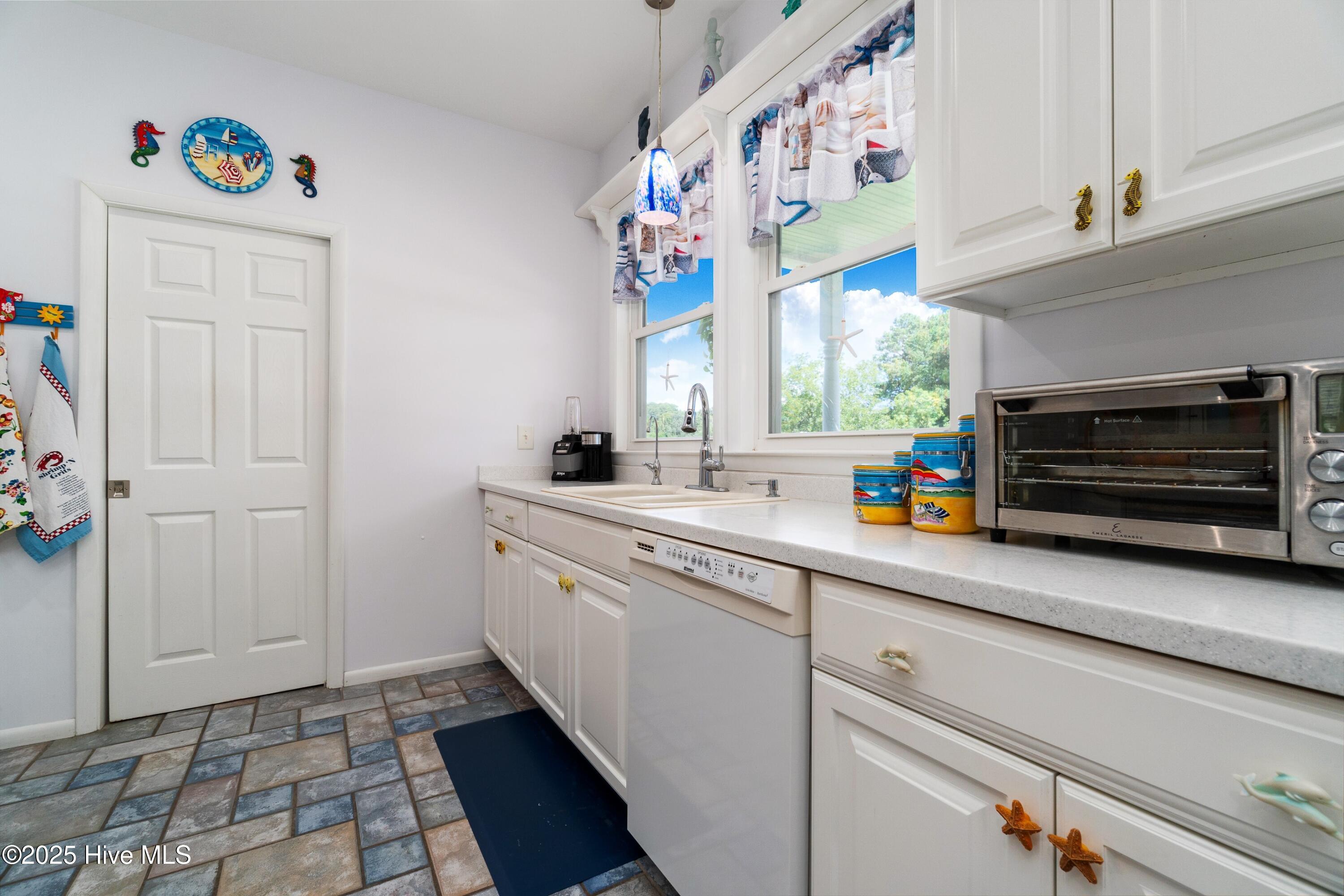 505 Ragan Road Oriental, NC 28571 - Photo 23 of 69 030_Kitchen