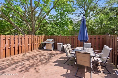 $530,000 | 40 Lexington Circle, Matawan, NJ 07747