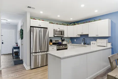 $530,000 | 40 Lexington Circle, Matawan, NJ 07747