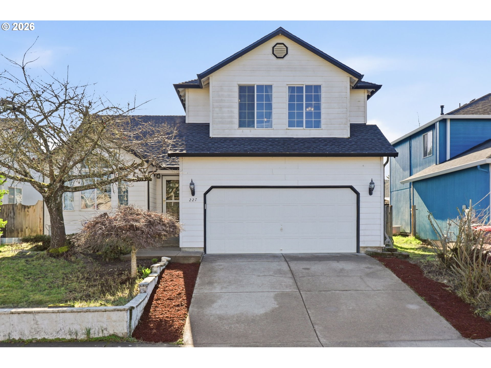 227 West 14th Street Lafayette, OR 97127 - Photo 2 of 36 a front view of a house with a yard and garage