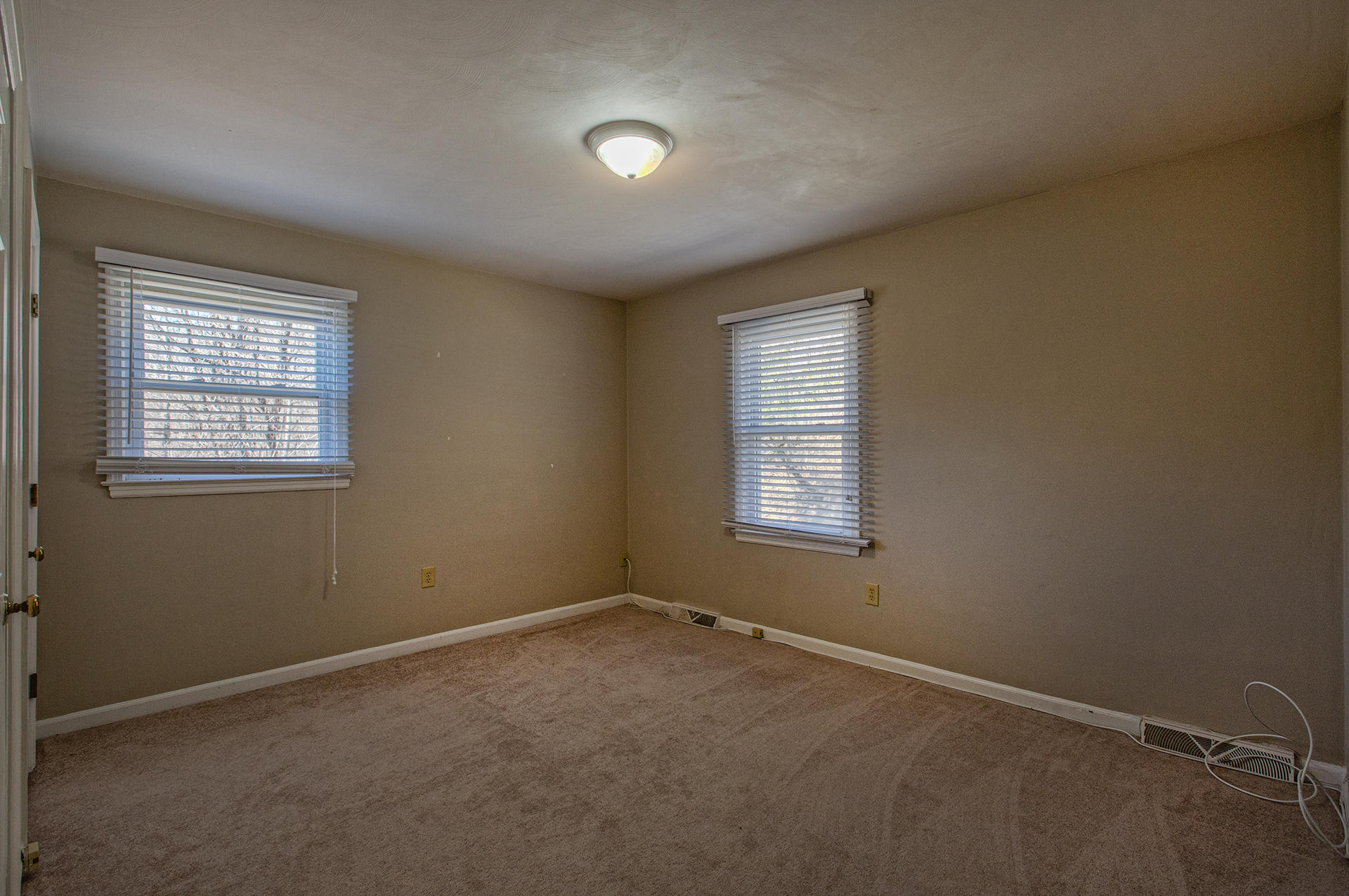 7019 Crown Road Roanoke, VA 24018 - Photo 19 of 42 Bedroom 2