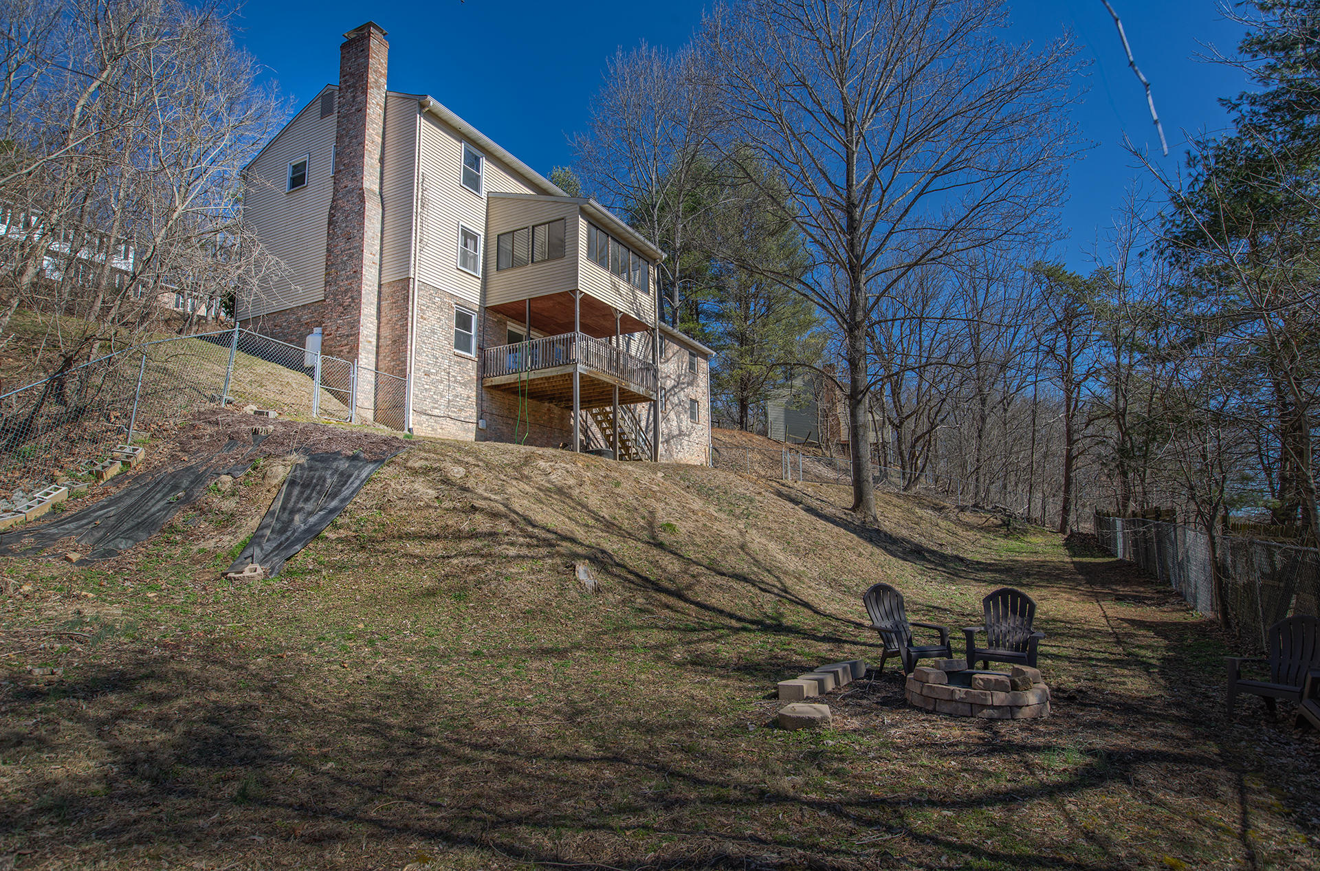 7019 Crown Road Roanoke, VA 24018 - Photo 39 of 42 Home-Yard view