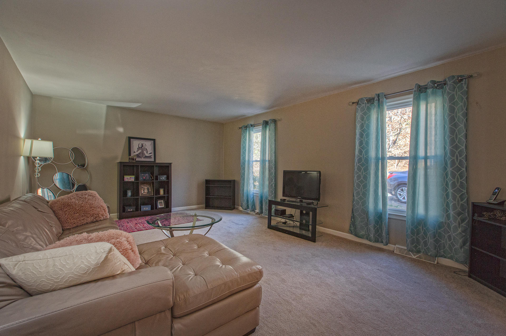 7019 Crown Road Roanoke, VA 24018 - Photo 5 of 42 Living Room