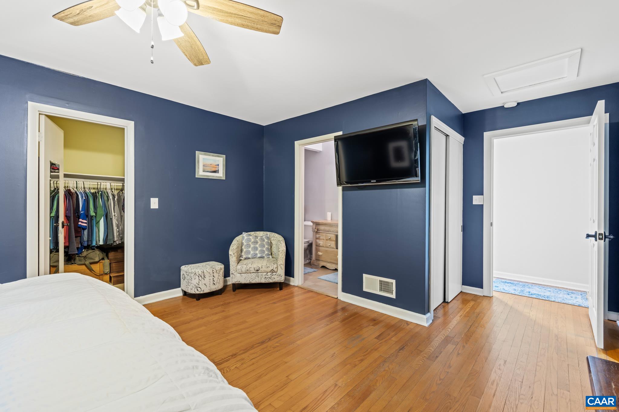 3304 Keswick Road Keswick, VA 22947 - Photo 17 of 38 a bedroom with a bed and a flat screen tv