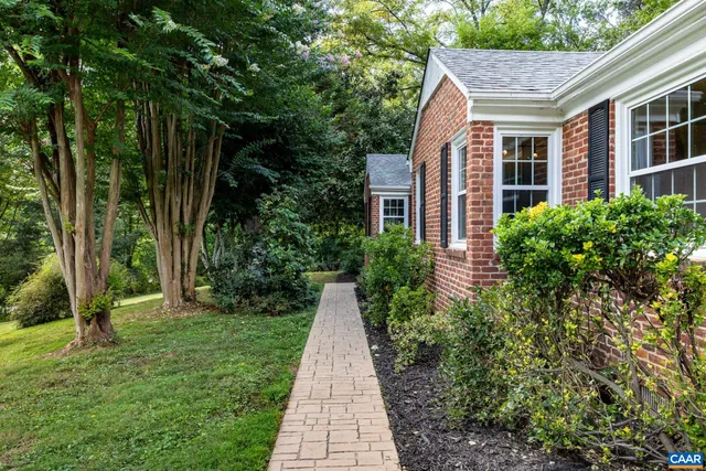a view of a pathway with a house