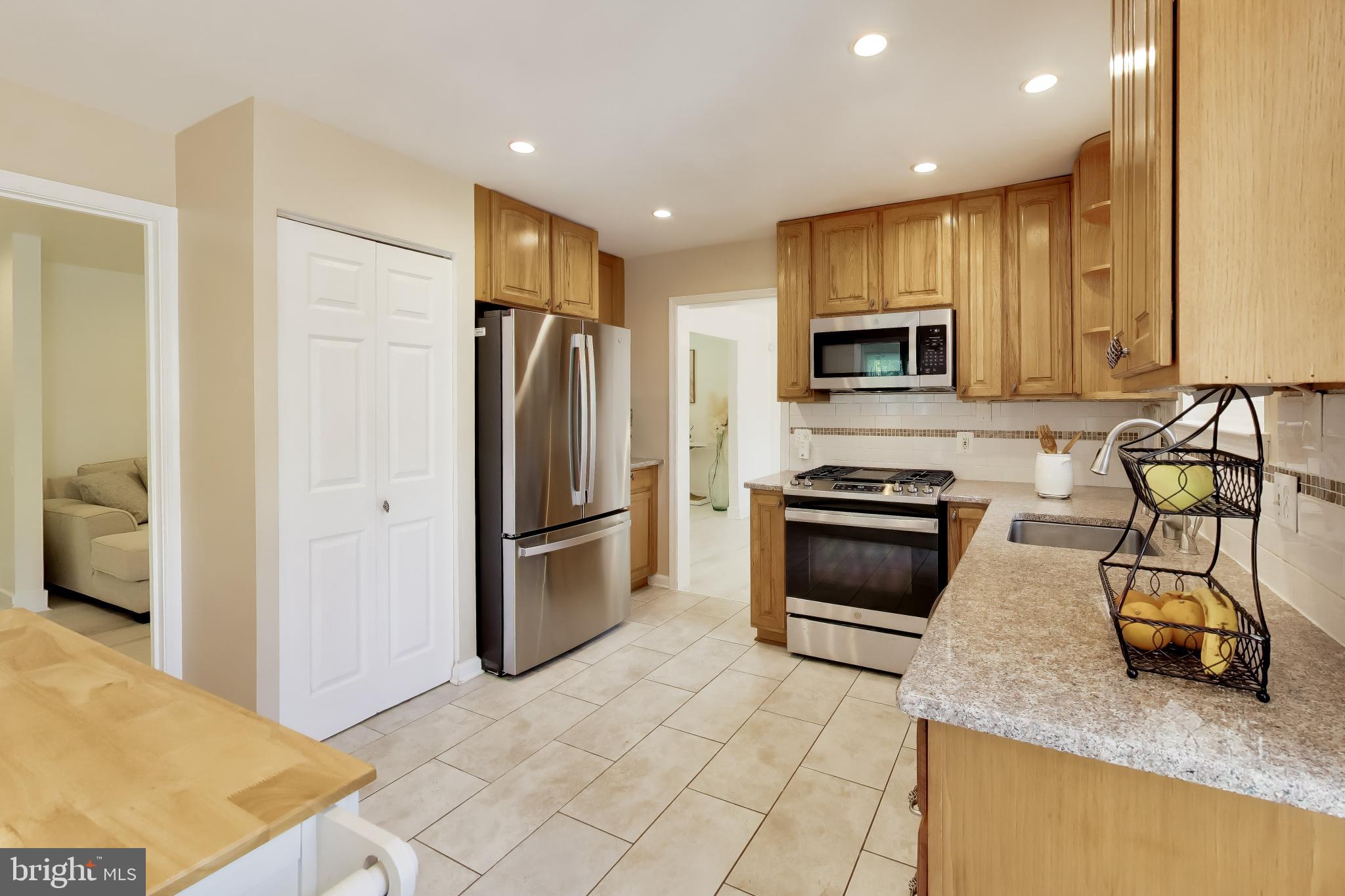5510 Eastbourne Drive Springfield, VA 22151 - Photo 8 of 48