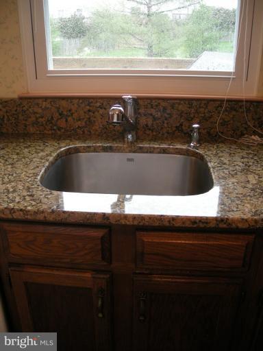 7446 Lone Star Road Lorton, VA 22079 - Photo 7 of 27 Kitchen