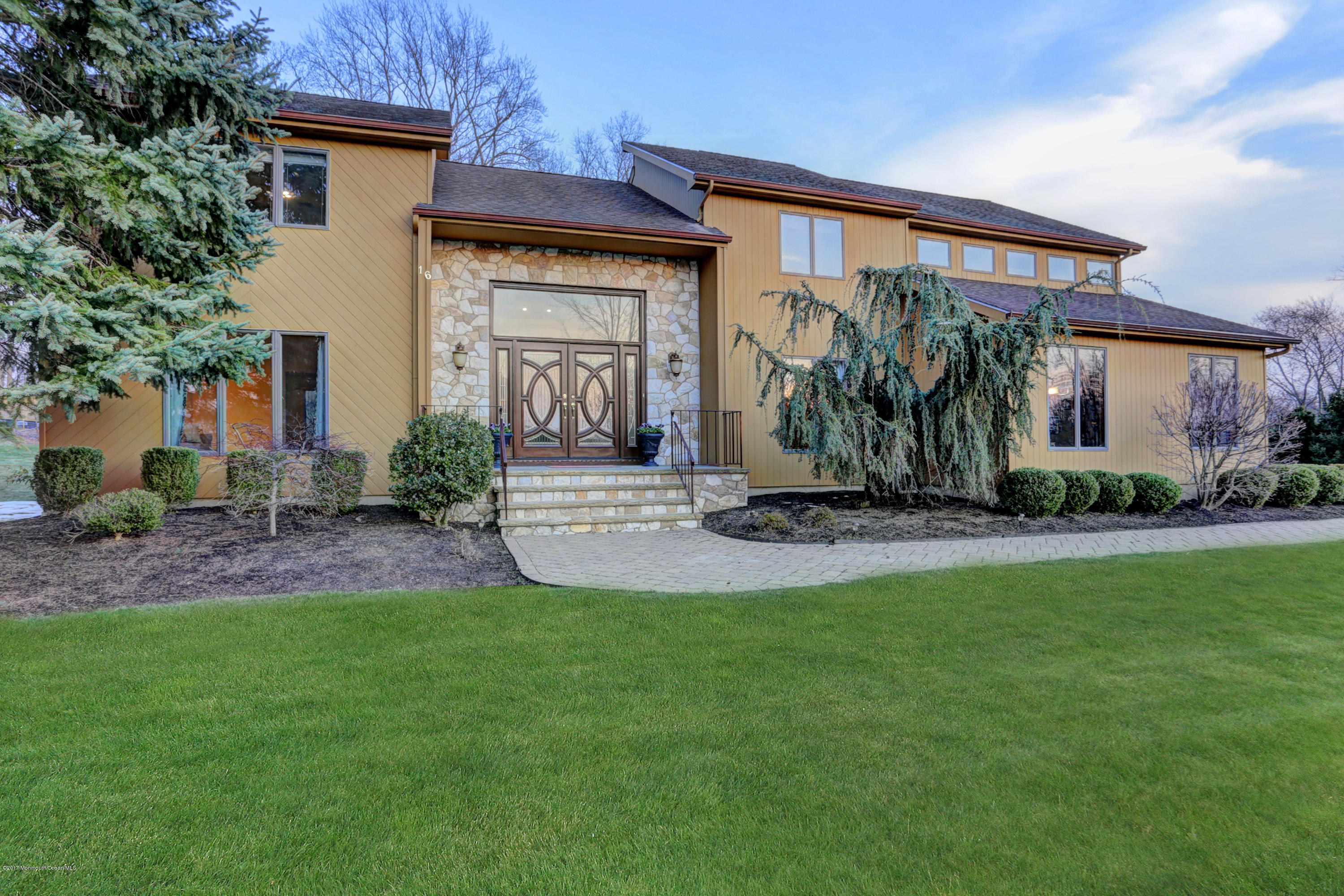 16 Falcon Ridge Circle Holmdel, NJ 07733 - Photo 3 of 43 fe35e2af-f8f2-4701-8421-f2b1637550eb