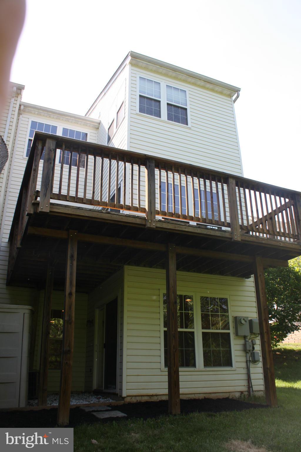 22004 Box Car Square Sterling, VA 20166 - Photo 26 of 27 Exterior (Rear)