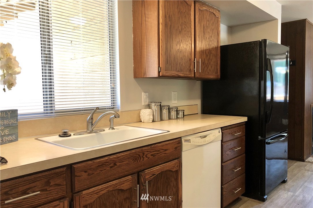 19009 127th Place Southeast Renton, WA 98058 - Photo 2 of 23 Gallery Image 2