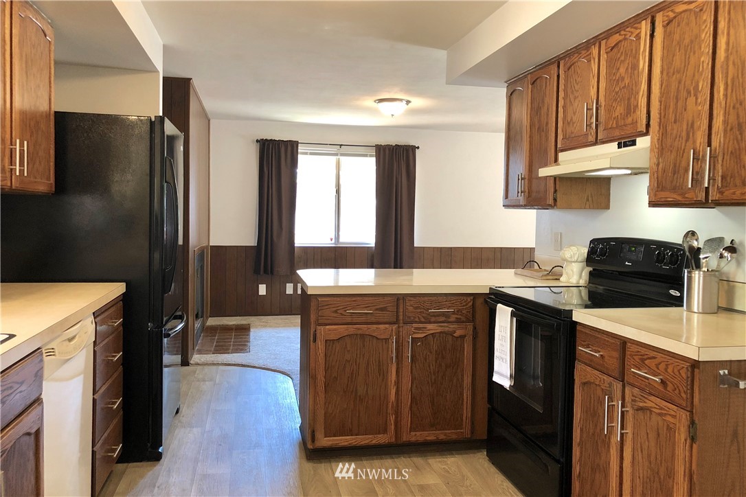 19009 127th Place Southeast Renton, WA 98058 - Photo 3 of 23 Gallery Image 3