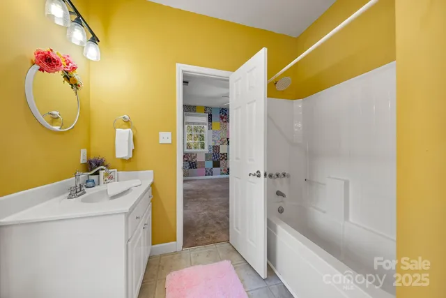 a view of an empty room with a ceiling fan