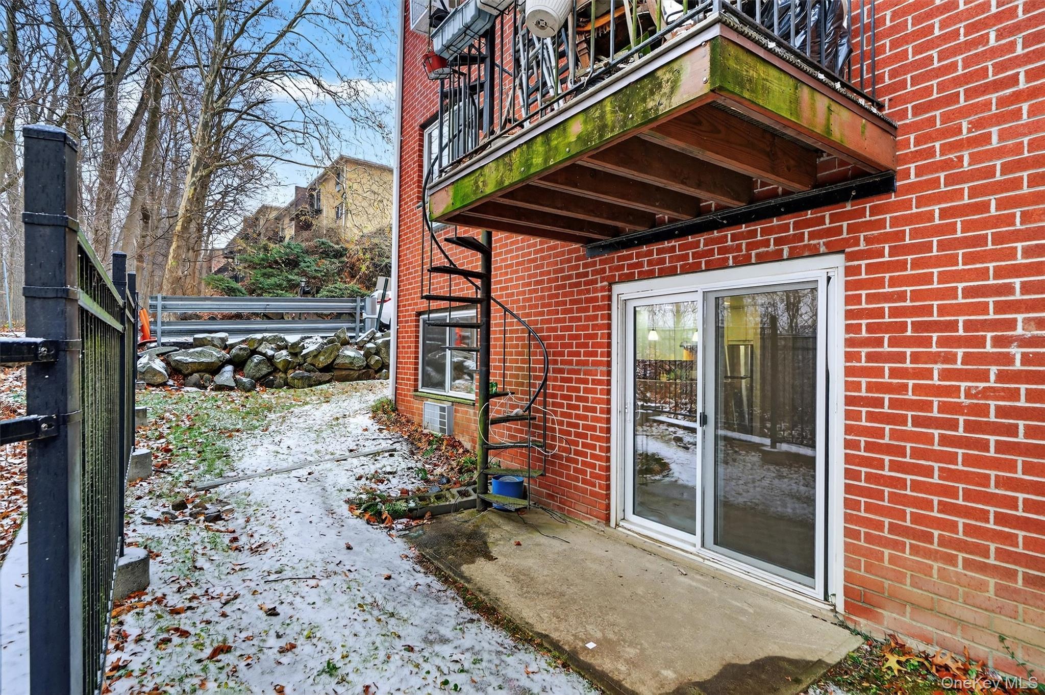 14 Scenic Drive, Unit 14T Croton-on-Hudson, NY 10520 - Photo 28 of 29 a front view of a house with a yard