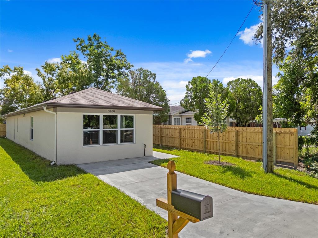 3908 Walnut Avenue Sarasota, FL 34234 - Photo 2 of 33