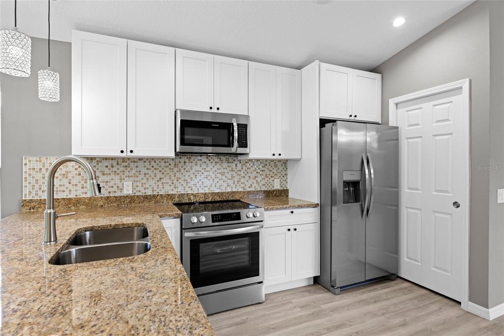 3908 Walnut Avenue Sarasota, FL 34234 - Photo 10 of 33