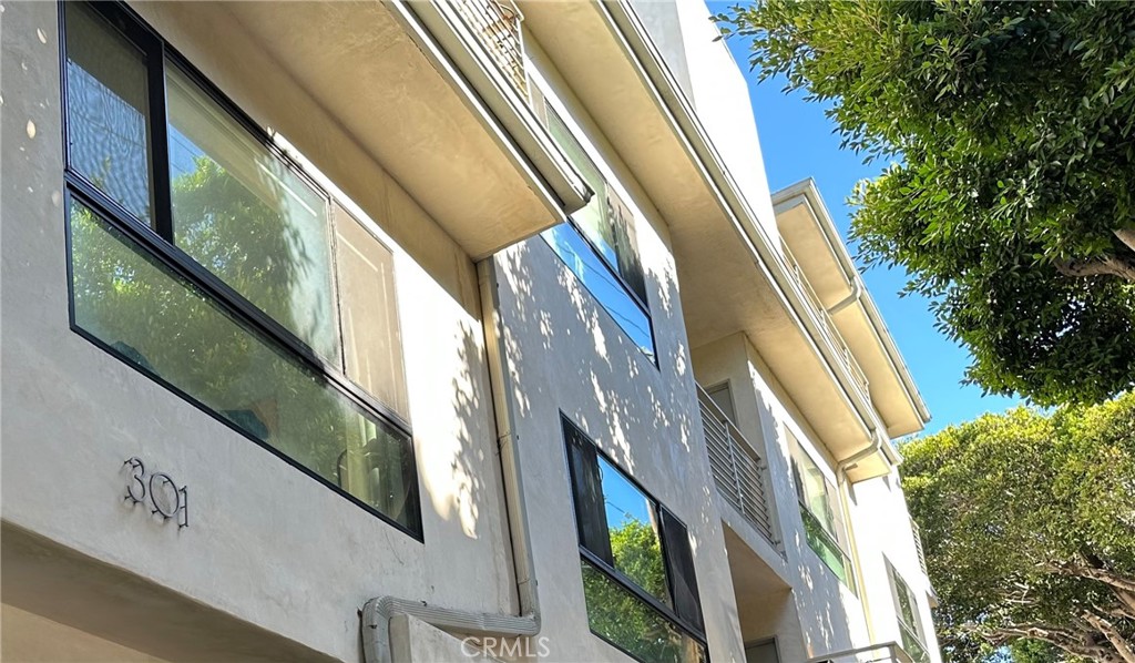 301 Ashland Avenue, Unit 2 Santa Monica, CA 90405 - Photo 21 of 24 a view of an outdoor space