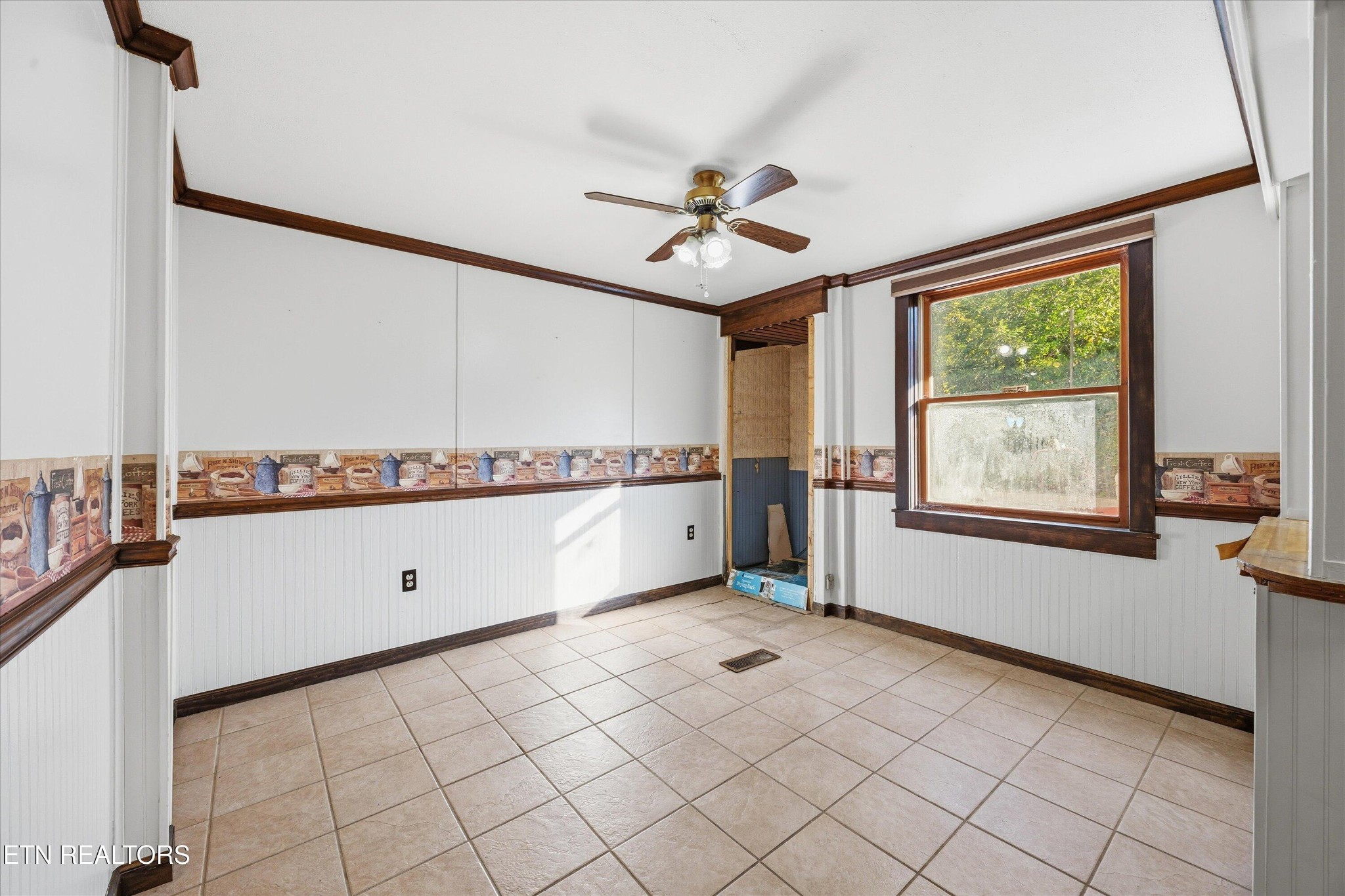 335 High Street Jellico, TN 37762 - Photo 8 of 29
