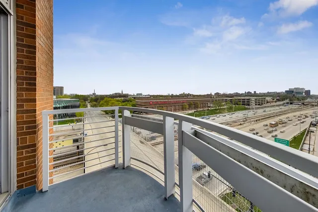 $3,500 | 933 West Van Buren Street, Unit 616, Chicago, IL 60607