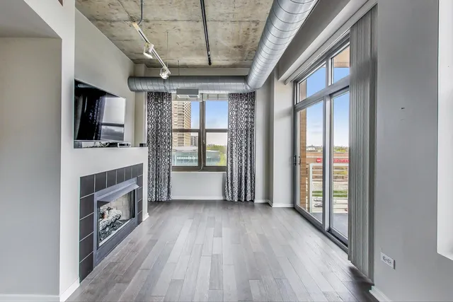 $3,500 | 933 West Van Buren Street, Unit 616, Chicago, IL 60607