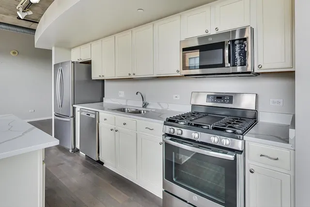 $3,500 | 933 West Van Buren Street, Unit 616, Chicago, IL 60607