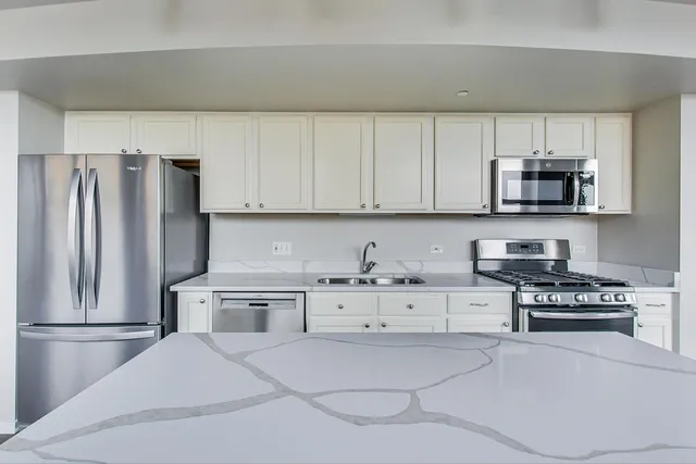 $3,500 | 933 West Van Buren Street, Unit 616, Chicago, IL 60607