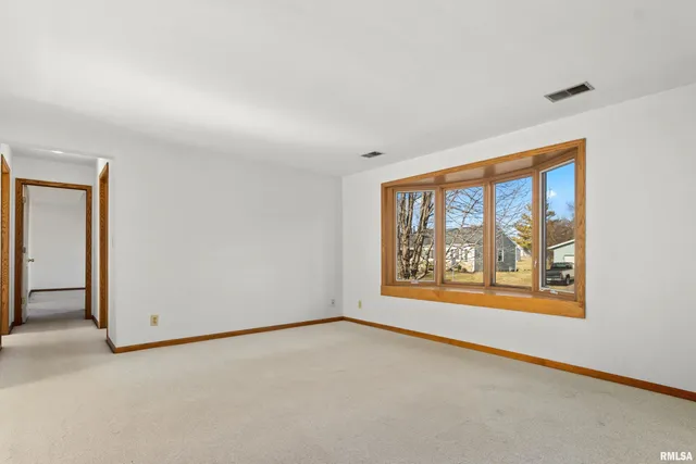 $289,900 | 204 Oakbrook Drive, East Peoria, IL 61611