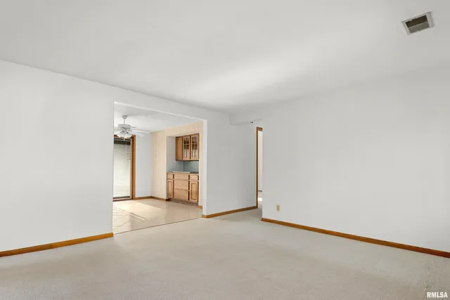 $289,900 | 204 Oakbrook Drive, East Peoria, IL 61611