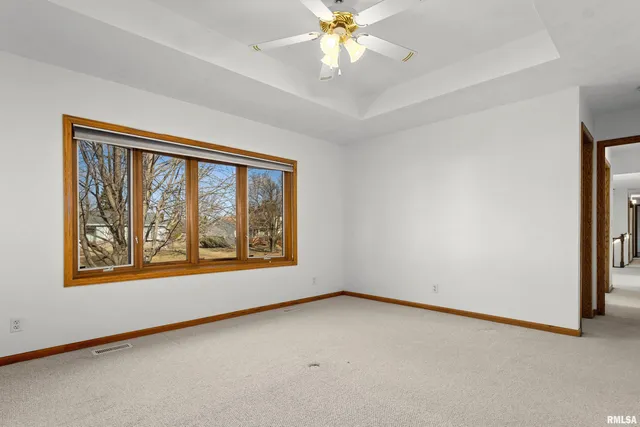 $289,900 | 204 Oakbrook Drive, East Peoria, IL 61611