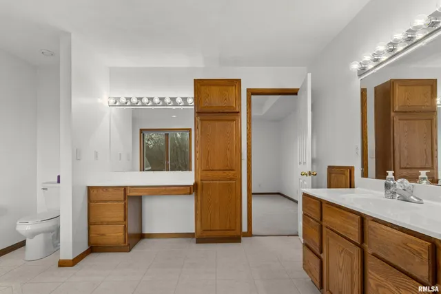 $289,900 | 204 Oakbrook Drive, East Peoria, IL 61611