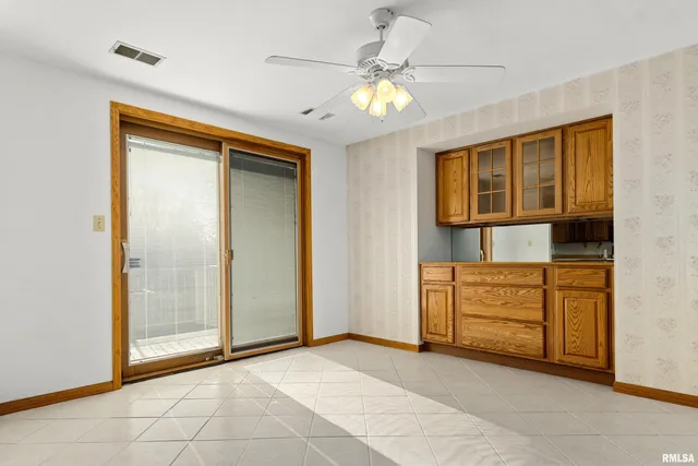 $289,900 | 204 Oakbrook Drive, East Peoria, IL 61611