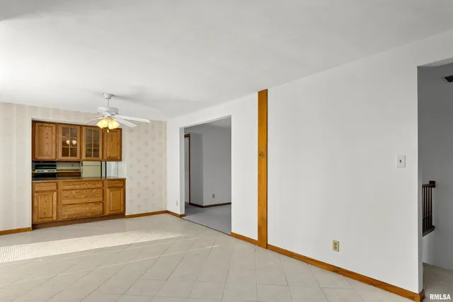 $289,900 | 204 Oakbrook Drive, East Peoria, IL 61611