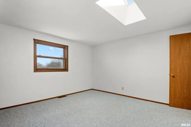 $289,900 | 204 Oakbrook Drive, East Peoria, IL 61611