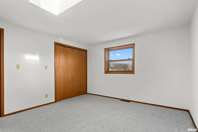 $289,900 | 204 Oakbrook Drive, East Peoria, IL 61611