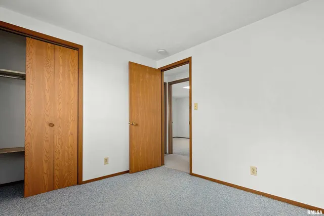 $289,900 | 204 Oakbrook Drive, East Peoria, IL 61611