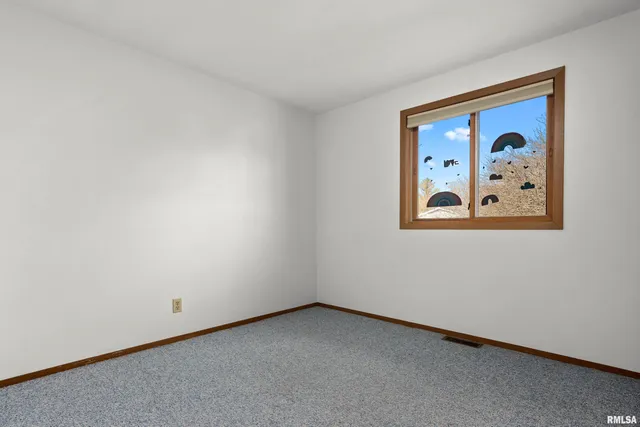 $289,900 | 204 Oakbrook Drive, East Peoria, IL 61611