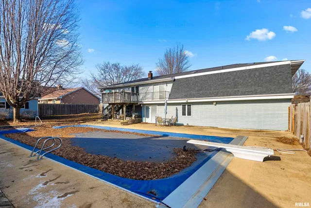 $289,900 | 204 Oakbrook Drive, East Peoria, IL 61611