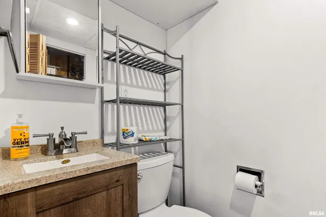 $289,900 | 204 Oakbrook Drive, East Peoria, IL 61611