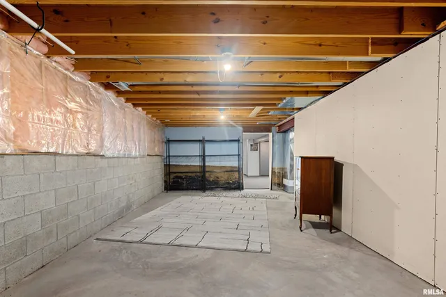 $289,900 | 204 Oakbrook Drive, East Peoria, IL 61611