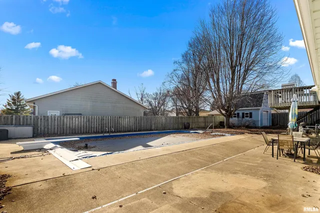 $289,900 | 204 Oakbrook Drive, East Peoria, IL 61611