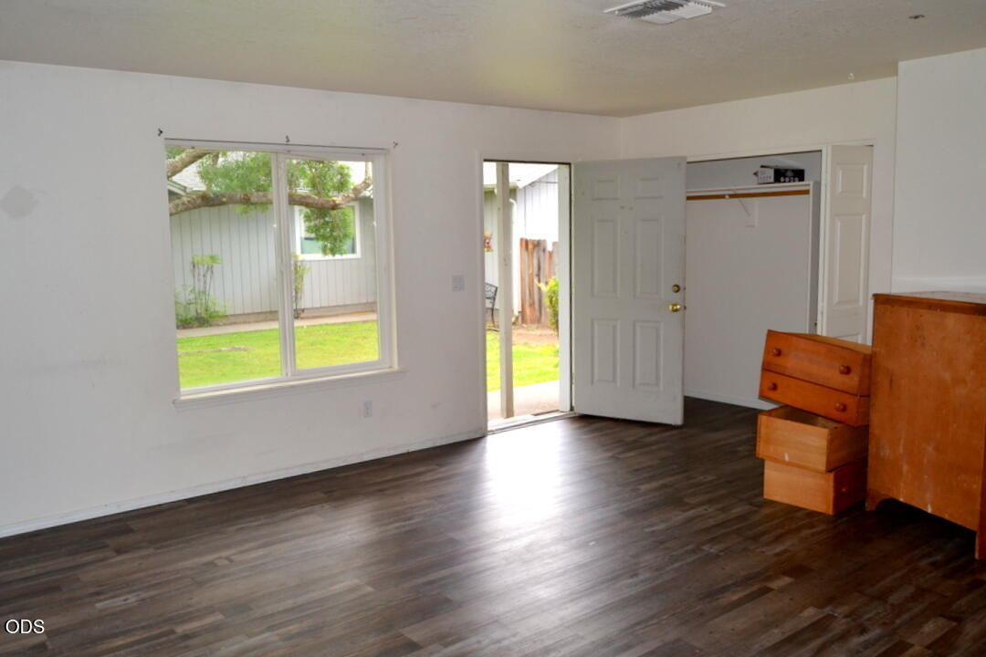 1636 Leonard Road, Unit A & B Grants Pass, OR 97527 - Photo 3 of 13