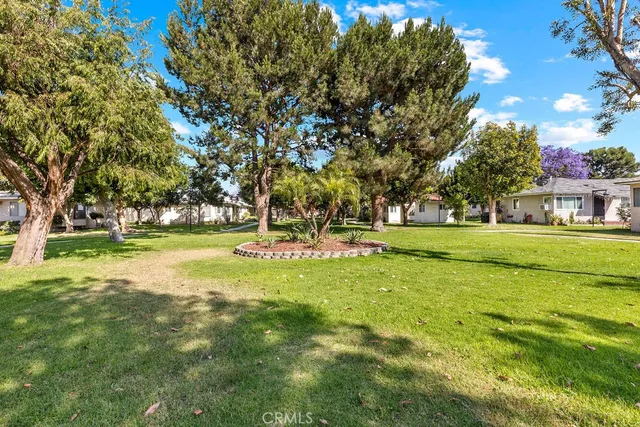 a view of yard with green space
