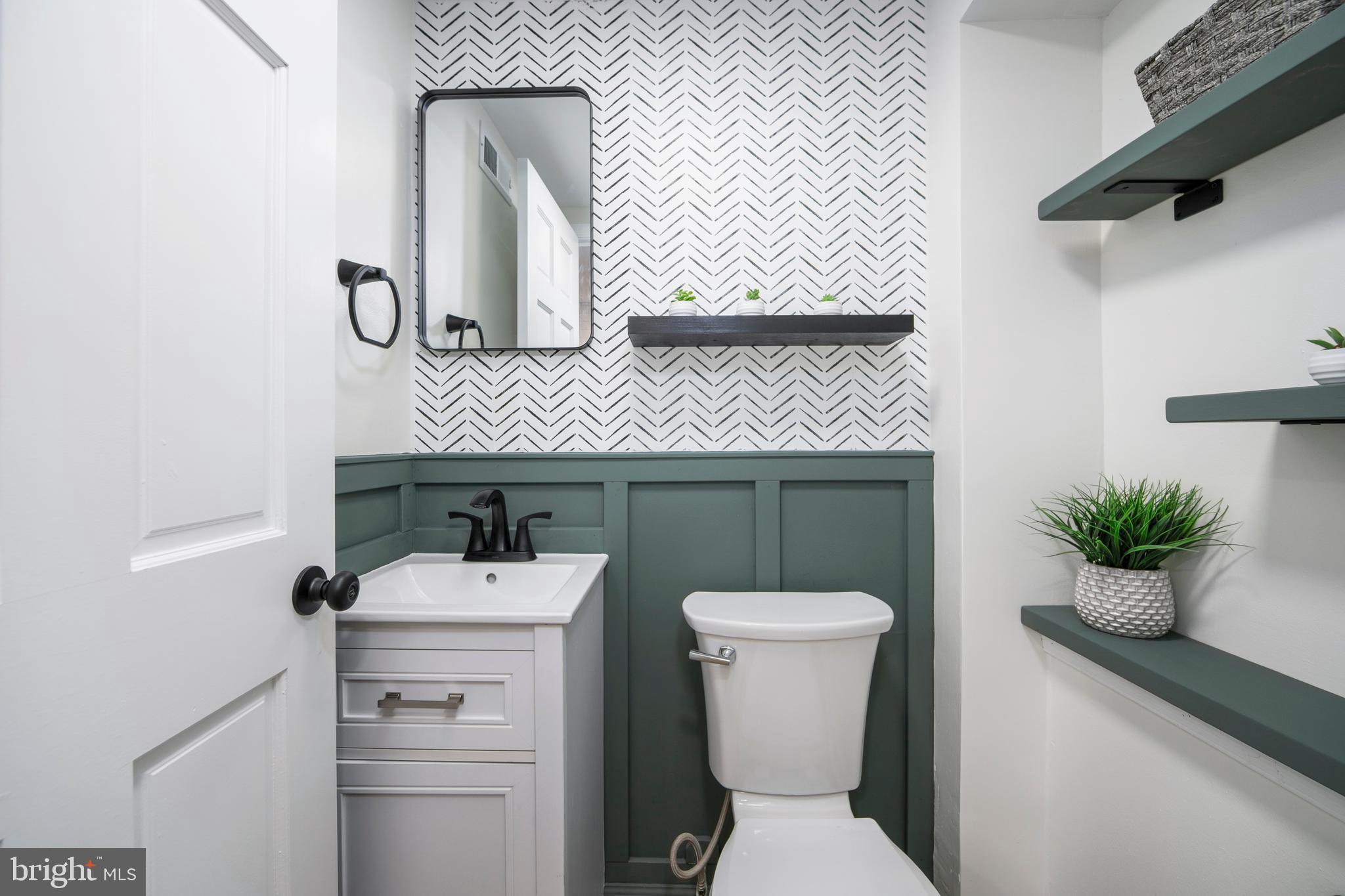 308 Farmdale Road Moorestown, NJ 08057 - Photo 40 of 47 a bathroom with a sink mirror and toilet