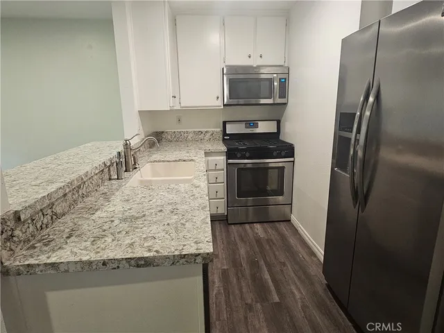 $400,000 | 7150 Carlson Circle, Unit 65, Canoga Park, CA 91303