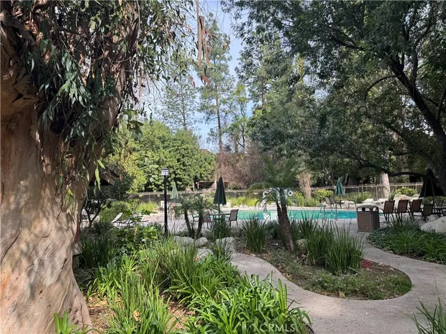 $400,000 | 7150 Carlson Circle, Unit 65, Canoga Park, CA 91303