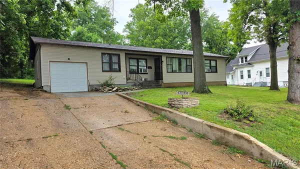 $234,900 | 435 North Main Street, St. Clair, MO 63077