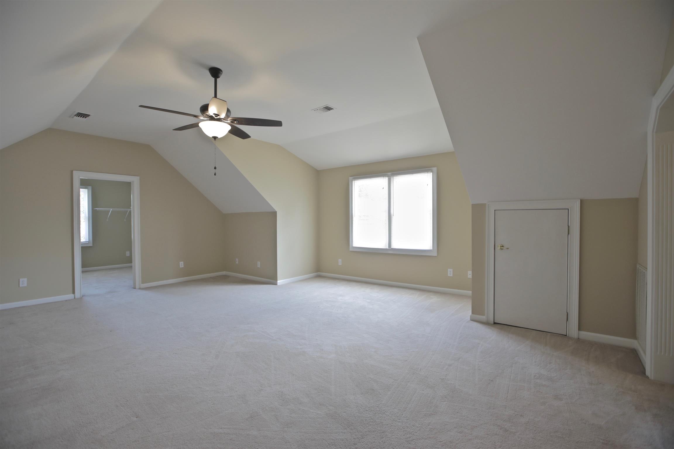1734 Stop 30 Road Hendersonville, TN 37075 - Photo 25 of 30 445sf Bonus Room. Extra 15x9 room seen at rear of picture could be used as an office or hobby room.