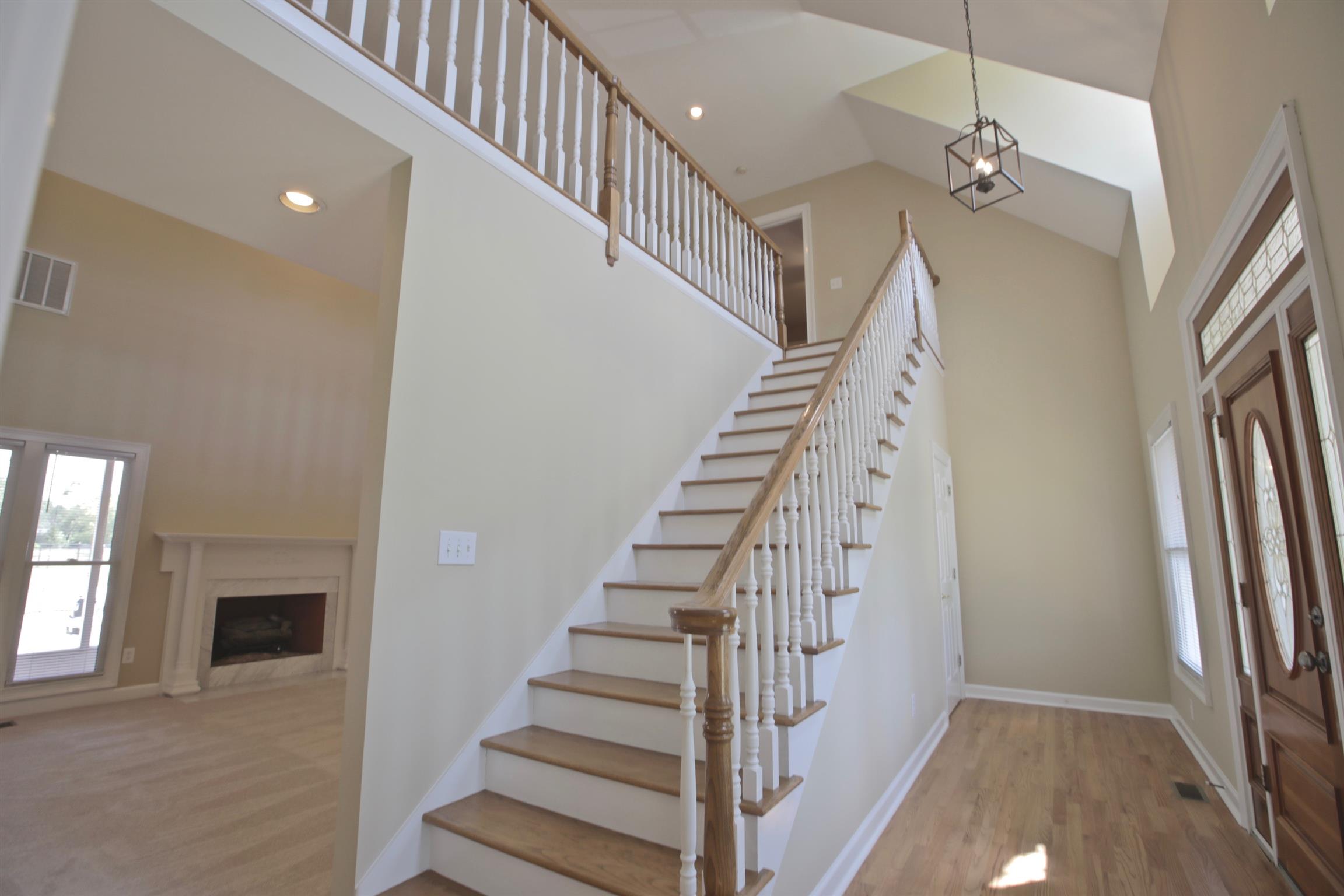 1734 Stop 30 Road Hendersonville, TN 37075 - Photo 5 of 30 Inviting Open Foyer