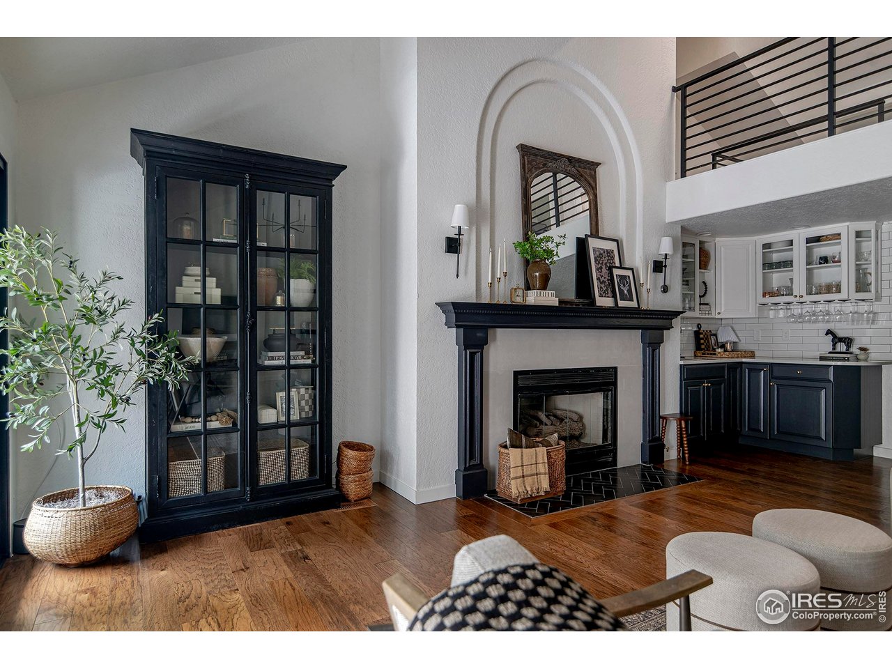 7204 Rustic Trail Boulder, CO 80301 - Photo 5 of 40 The graceful arches throughout the interior and exterior pay homage to the Spanish style architecture and classic Boulder Country Club aesthetic