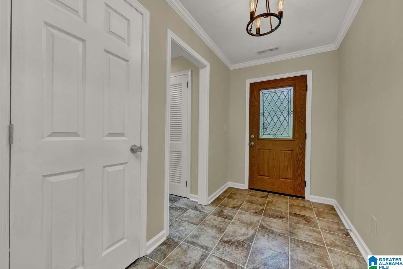 201 Crest Circle South Jasper, AL 35501 - Photo 2 of 31